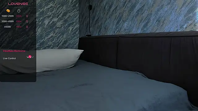 Snapshot of laflamebella chatting on 12.25.24 laflamebella online show from 12.25.24