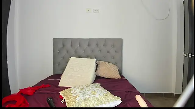 Nicol Swift  online show from 02.06.25