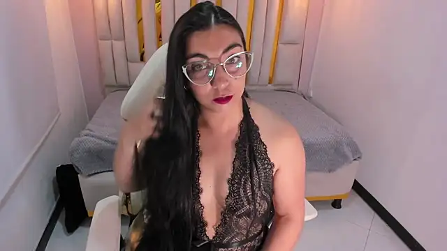 Karla hernandez  online show from 03.15.25