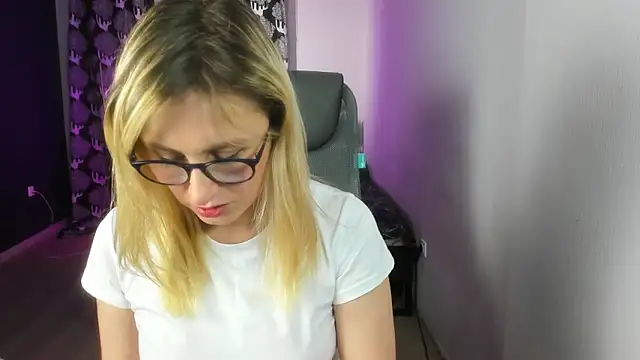 VeroLaang online show from 12.04.24