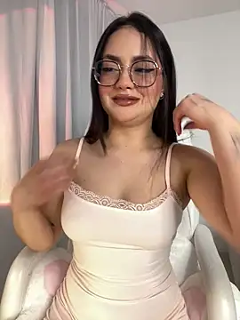 Snapshot of montmariana chatting on 02.20.25 montmariana online show from 02.20.25