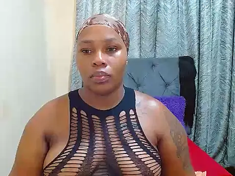 Snapshot of curvycloe1 chatting on 12.24.24 curvycloe1 online show from 12.24.24