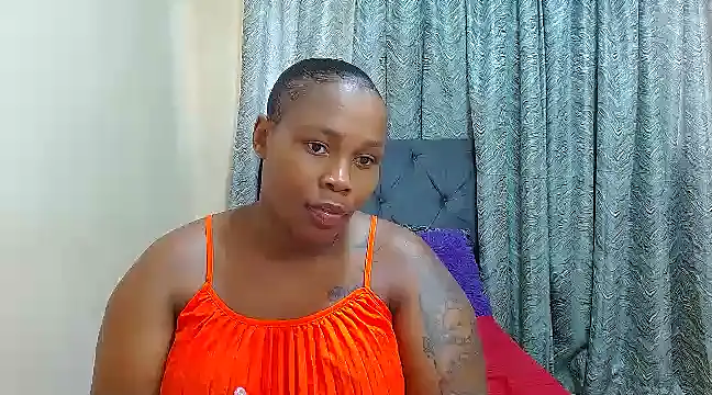 Snapshot of curvycloe1 chatting on 01.17.25 curvycloe1 online show from 01.17.25
