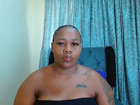 Snapshot of curvycloe1 chatting on 01.24.25 curvycloe1 online show from 01.24.25