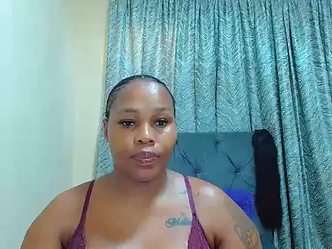 Snapshot of curvycloe1 chatting on 01.28.25 curvycloe1 online show from 01.28.25