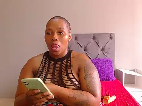 Snapshot of curvycloe1 chatting on 02.10.25 curvycloe1 online show from 02.10.25