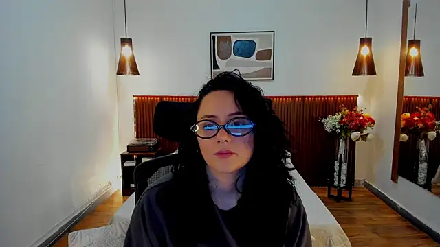 Snapshot of KatherineBond chatting on 08.05.26 KatherineBond online show from 08.05.26