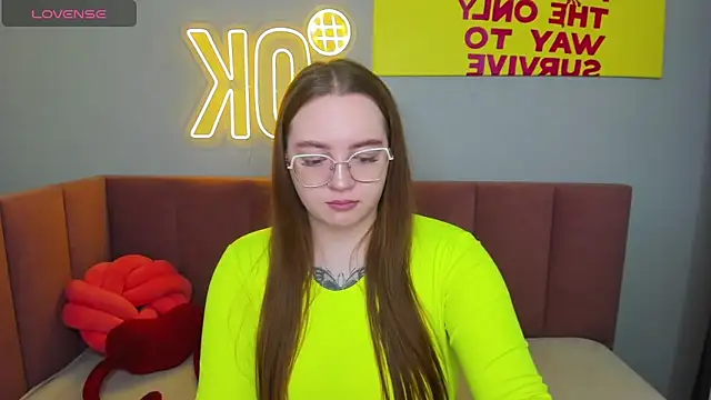 Snapshot of Emma_adorablle chatting on 02.12.25 Emma adorablle online show from 02.12.25