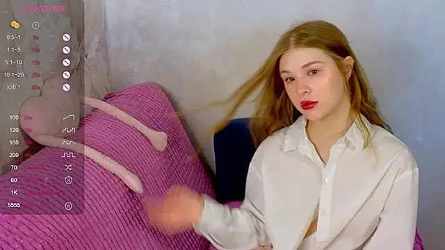 Snapshot of TrissMerigold9 chatting on 09.16.25 TrissMerigold9 online show from 09.16.25