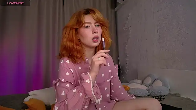 Snapshot of Evaa_Moonn_ chatting on 09.12.25 Evaa Moonn online show from 09.12.25