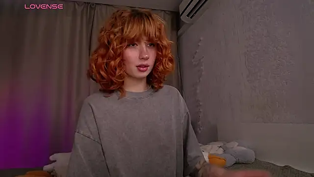 Snapshot of Evaa_Moonn_ chatting on 11.04.25 Evaa Moonn online show from 11.04.25