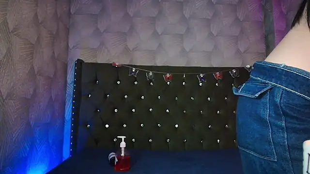 AnnaliOlsenX online show from 05.25.26