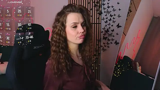 Snapshot of Aisha_Riley chatting on 10.31.25 Aisha Riley online show from 10.31.25