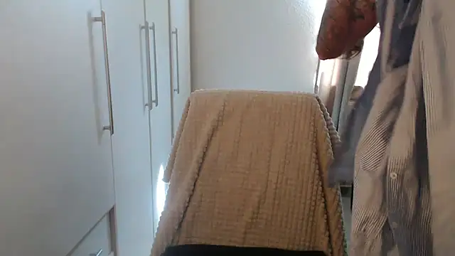 Snapshot of Davinja chatting on 04.28.26 Davinja online show from 04.28.26