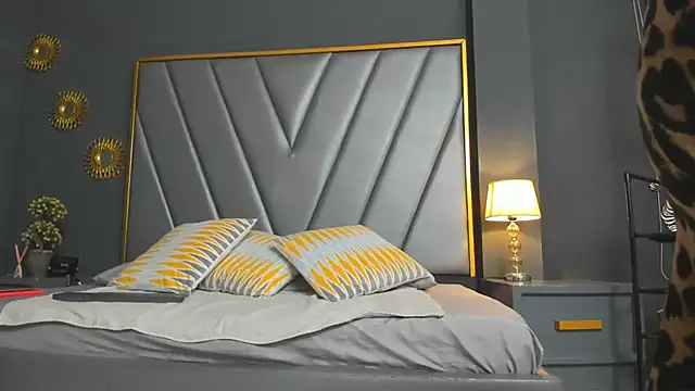 BrendaAdams  online show from 02.21.25