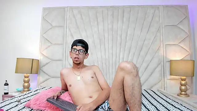 Derek and Skarlet online show from 03.01.25