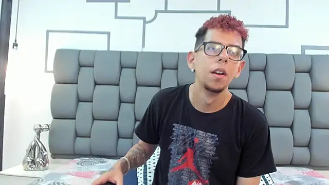 Derek and Skarlet online show from 09.11.25