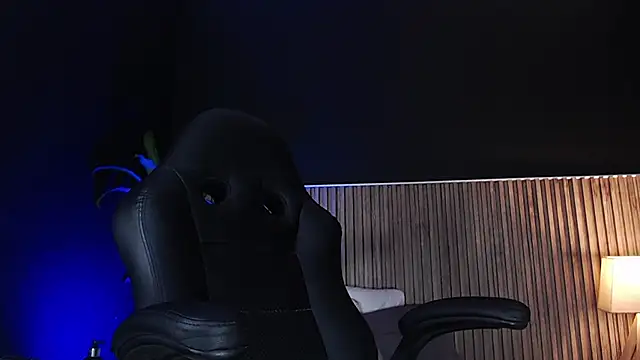 Snapshot of DilanJonnes_ chatting on 02.04.25 DilanJonnes  online show from 02.04.25