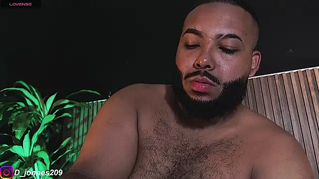 Snapshot of DilanJonnes_ chatting on 10.12.25 DilanJonnes  online show from 10.12.25