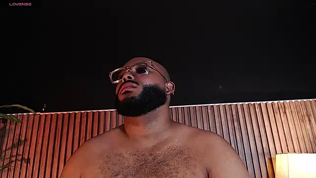 Snapshot of DilanJonnes_ chatting on 10.31.25 DilanJonnes  online show from 10.31.25