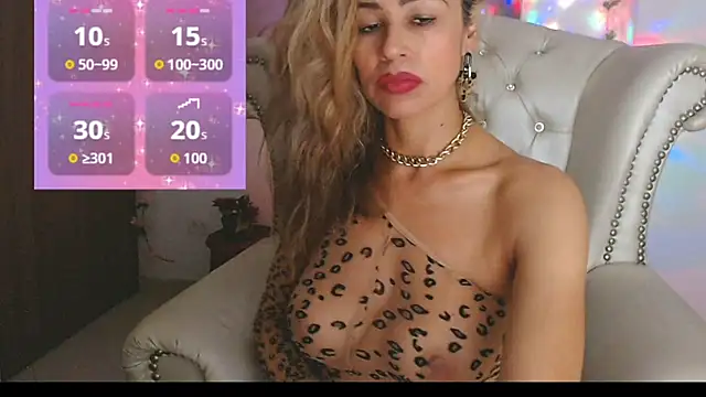Snapshot of Isabelhot1 chatting on 10.20.25 Isabelhot1 online show from 10.20.25
