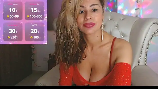 Snapshot of Isabelhot1 chatting on 10.21.25 Isabelhot1 online show from 10.21.25
