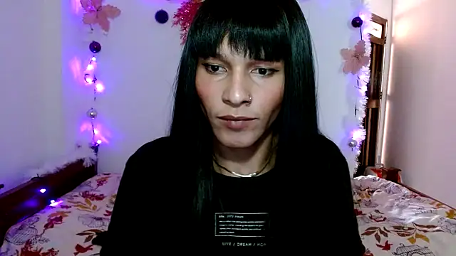 Snapshot of carolinemiller7 chatting on 12.29.24 carolinemiller7 online show from 12.29.24
