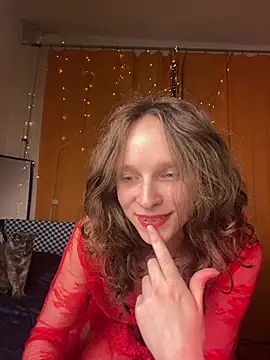 Snapshot of MikkyMoony chatting on 12.26.24 MikkyMoony online show from 12.26.24