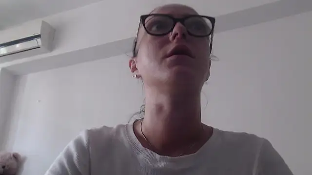 Snapshot of IzabelllNoir chatting on 06.08.26 IzabelllNoir online show from 06.08.26