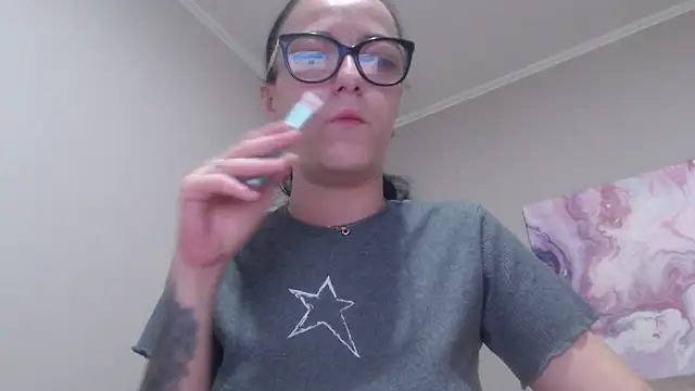 Snapshot of IzabelllNoir chatting on 06.25.26 IzabelllNoir online show from 06.25.26
