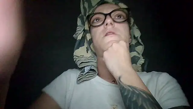 Snapshot of IzabelllNoir chatting on 06.25.26 IzabelllNoir online show from 06.25.26
