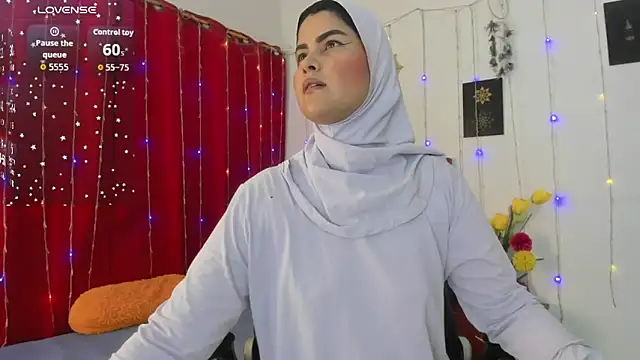 Snapshot of AishaAmin_ chatting on 04.28.26 AishaAmin online show from 04.28.26