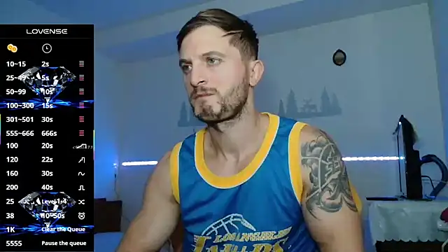 Snapshot of cuple_hoot_ chatting on 10.05.25 cuple hoot  online show from 10.05.25