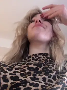 SerenaBennet online show from 11.18.25