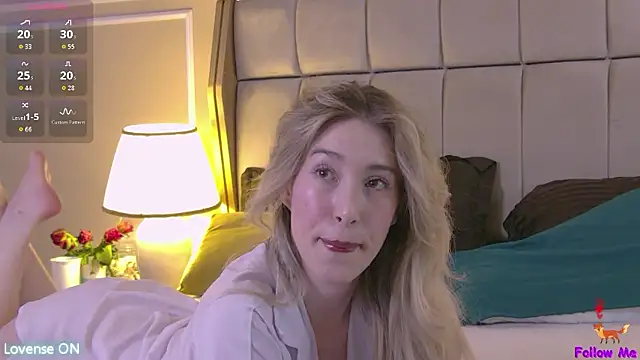 Snapshot of SerenaBennet chatting on 02.15.26 SerenaBennet online show from 02.15.26