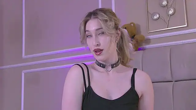 Snapshot of SerenaBennet chatting on 03.09.26 SerenaBennet online show from 03.09.26