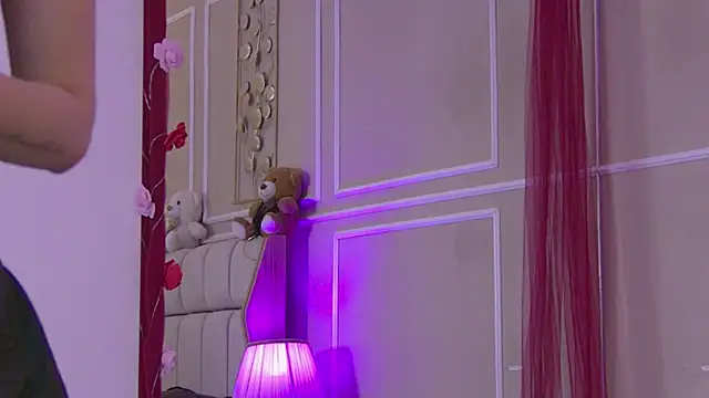 Snapshot of SerenaBennet chatting on 03.31.26 SerenaBennet online show from 03.31.26