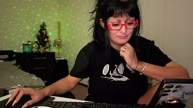 YourDreamLoverr online show from 12.22.25