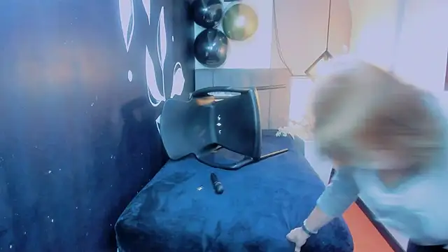 ScarletHoot  online show from 12.04.24