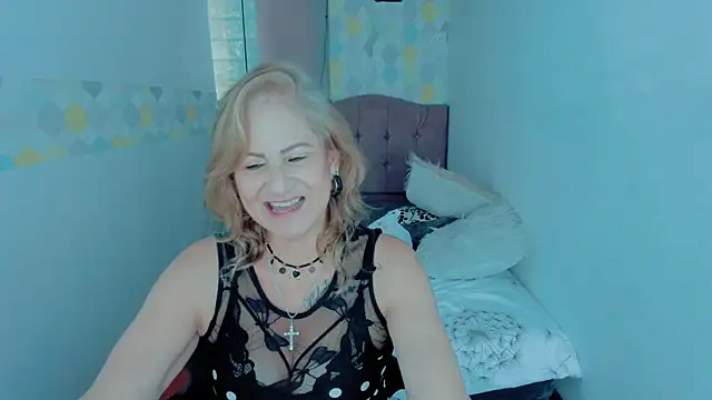 ScarletHoot  online show from 01.07.25