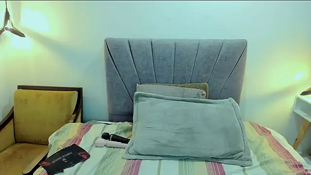 ScarletHoot  online show from 07.17.26