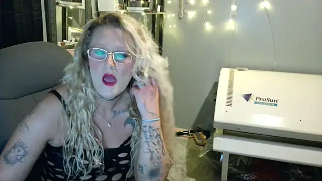 Snapshot of Lisalovely6981 chatting on 01.02.25 Lisalovely6981 online show from 01.02.25