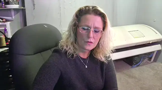 Snapshot of Lisalovely6981 chatting on 01.22.25 Lisalovely6981 online show from 01.22.25