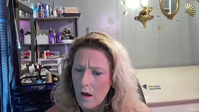 Snapshot of Lisalovely6981 chatting on 01.25.25 Lisalovely6981 online show from 01.25.25