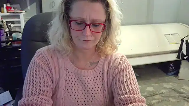 Snapshot of Lisalovely6981 chatting on 02.07.25 Lisalovely6981 online show from 02.07.25