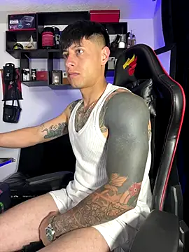 Snapshot of darmod chatting on 10.21.25 darmod online show from 10.21.25