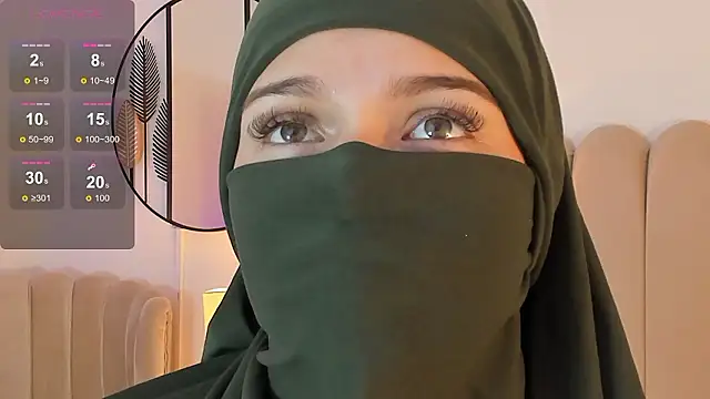 Snapshot of anna-henao chatting on 12.04.24 anna-henao online show from 12.04.24