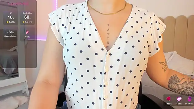 Snapshot of anna-henao chatting on 12.23.24 anna-henao online show from 12.23.24