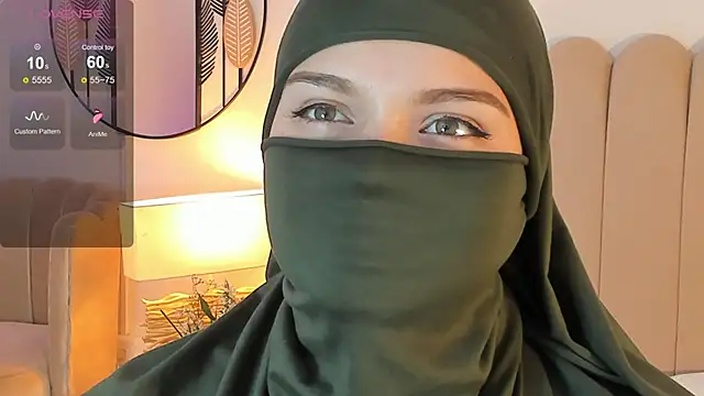 Snapshot of anna-henao chatting on 01.14.25 anna-henao online show from 01.14.25