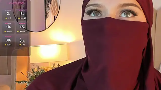 Snapshot of anna-henao chatting on 01.25.25 anna-henao online show from 01.25.25